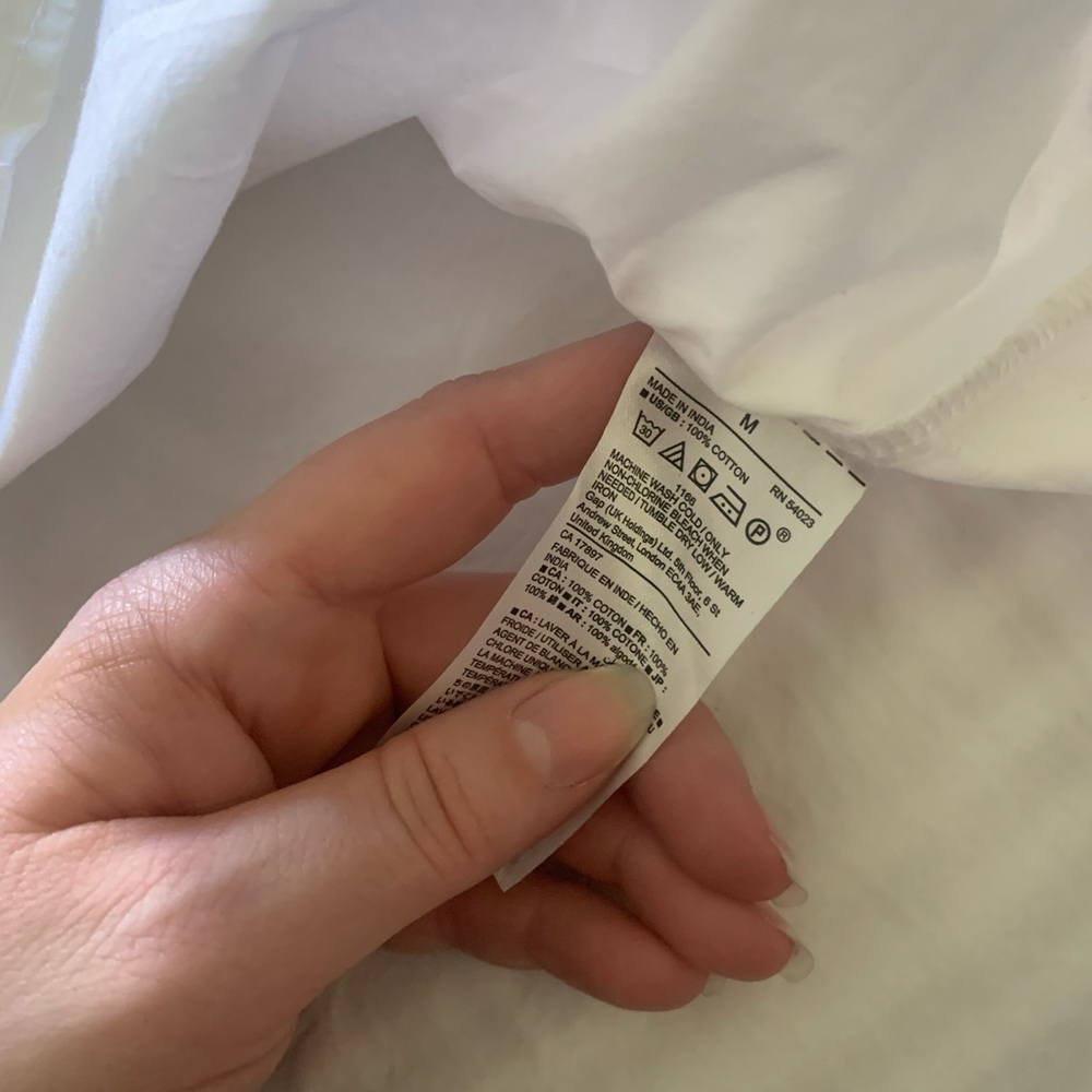 Gap Button Down Blouse, Never Worn. 100% Cotton. - image 4